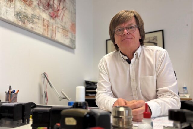 Der ehemalige Aufsichtsratsvorsitzende von Compleo Charging Solutions sitzt in seinem Büro in Dortmund.