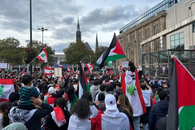 Zur bislang größten Pro-Palästina-Demo im aktuellen Konflikt zwischen Israel und der palästinensischen Terror-Organisation Hamas kamen im Oktober 2023 etwa 2500 Menschen in die Dortmunder Innenstadt. Zur Demonstration am heutigen Samstag (29.9.) werden ähnlich viele oder sogar mehr Menschen erwartet