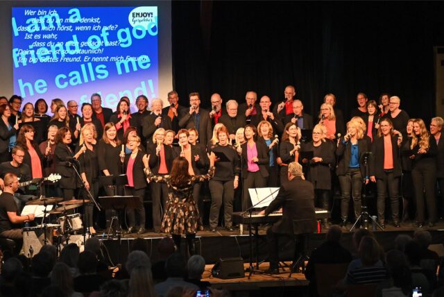 Mehr als 300 Besucher genossen am Sonntagabend (29.9) das Jubiläumskonzert des Gospelchores „Enjoy!“ im Gemeinschaftshaus Wulfen.