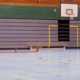 Blick in eine leere Sporthalle. (Archivbild)