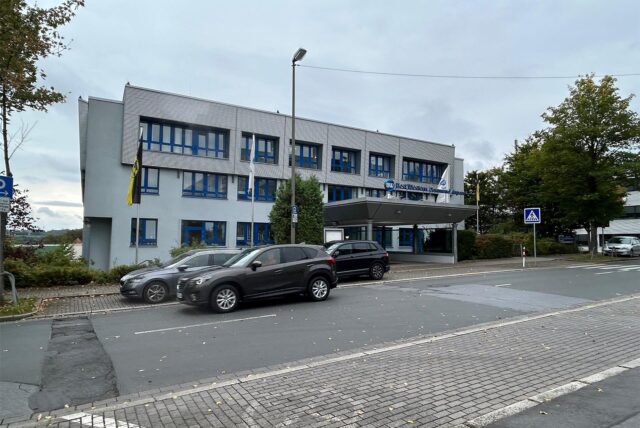Ein Hotel steht auf der Schleefstraße.