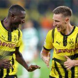 Serhou Guirassy und Nico Schlotterbeck jubeln.
