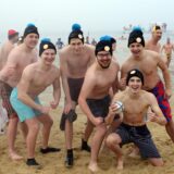 Das Neujahrsschwimmen in Haltern am See ist eine besondere Gaudi zu Beginn eines neuen Jahres.