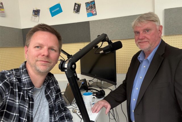 Norbert Sperling, Polizeibeamter und SPD-Politiker im Podcast-Studio unserer Redaktion mit Moderator, Host und Redakteur Tobias Weckenbrock