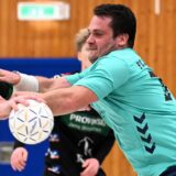 Auf gute Abwehrarbeit kommt es in Gevelsberg für HSG-Spielertrainer Markus „Ente“ Engberding (r.) und seine Mitstreiter an.