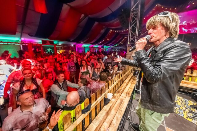 Auf dem Oktoberfest im Revierpark Wischlingen wird auch am Mittwochabend wieder gefeiert und getrunken.