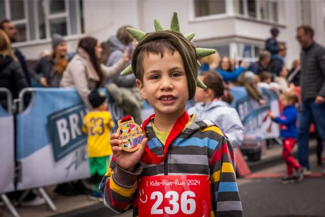 Zum Abschluss bekamen die Kinder eine Medaille.