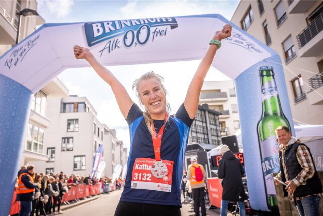 Dortmunder Halbmarathon am Phoenix-See 2024: Katharina kam als schnellste Frau ins Ziel – mit persönlicher Bestzeit.