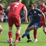 Gegen SW Röllinghausen kommt es auch auf die Flügelläufe von Cedric Kamgaing Kamdom (am Ball) an.