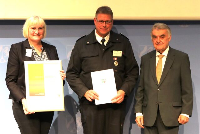 Claudia und Carsten Drees mit Minister Herbert Reul.