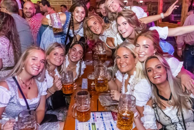Los, feier mit! Beim Oktoberfest in Wischlingen war die Stimmung bestens.