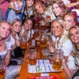 Los, feier mit! Beim Oktoberfest in Wischlingen war die Stimmung bestens.
