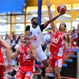 Bryant Allen zieht zum Korb