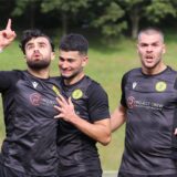 Rimon Haji (l.) traf nach nur wenigen Sekunden zur Führung für den FC 96 Recklinghausen im Testspiel gegen Eintracht Waltrop. Vier weitere Tore sollten vom Stürmer folgen.