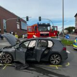Ein Pkw und ein Wagen der Feuerwehr sind in Dorsten kollidiert.