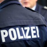 Zwei Polizeibeamte in Uniform