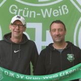 Sieht sich als Bindeglied zwischen Spieler und Trainer: Stefan Wiegand (l.) wurde vom GW Erkenschwick-Vorstand um Florian Ritter als neuer Sportlicher Leiter vorgestellt.