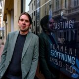 Pascal Hermeler steht vor seinem neuen Laden „The Tasting Room“ in der Recklinghäuser Altstadt.