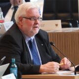 Heiner Garbe, Fraktionsvorsitzender der AfD im Stadtrat in Dortmund, bei einer Sitzung im neuen Ratssaal.