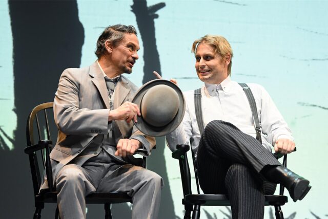 Ein letztes Gespräch zwischen Inspector Ganimard (Guido Thurk) und Arsène Lupin (Jan-Hendrik Kroll)