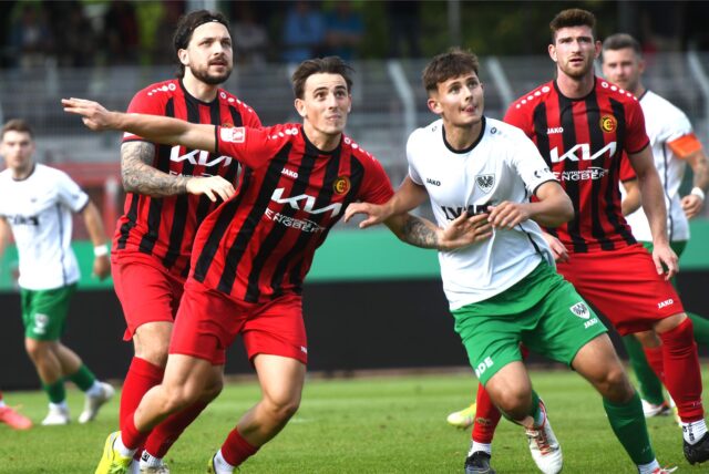Tomislav Simic (rotes Trikot, links) könnte zum TuS Ennepetal wechseln, Leon Bachmann (daneben) verlässt die Spvgg. Erkenschwick in jedem Fall in Richtung SpVg Schonnebeck (Essen).