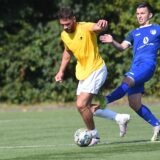 Ein Spieler führt den Ball.