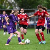 Fiona Ehm (l.) und die U17-Mädchen des SV Titania Erkenschwick haben in Flaesheim den Einzug ins Pokalendspiel verpasst.