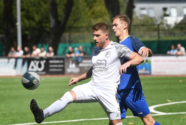 Manuel Backes will den Ball schießen.