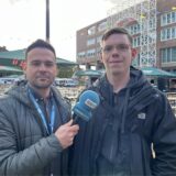 Organisator Maurice Lawnik (r.) spricht mit unserem Reporter über das Food-Festival auf dem Dortmunder Friedensplatz.