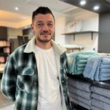 Tevfik Yildirim steht in seinem Laden an der Hohe Straße 17 in Datteln.