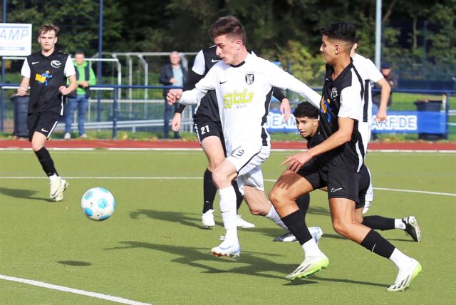 Süleyman Demirci (FC Marl) im Angriff