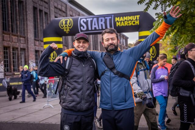 Auf Phoenix-West liefen am Samstagmorgen die Wanderer beim Mammutmarsch durch den Dortmunder Süden los.