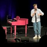 Luke Mockridge auf der Bühne in der Stadthalle in Castrop-Rauxel.