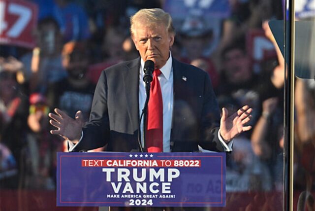 Der Präsidentschaftskandidat und ehemalige Präsident Donald Trump spricht bei einer Wahlkampfveranstaltung.