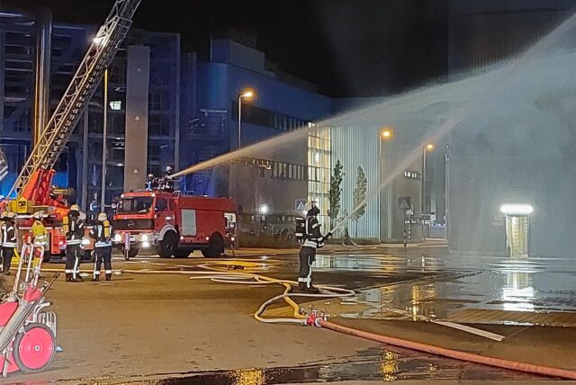 Feuerwehrleute im Einsatz am Dattelner Kraftwerk