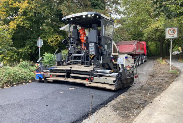 Auf der Loekampstraße fanden Asphaltarbeiten statt.