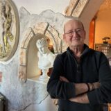 Ioannis Zekeridis steht im Restaurant Mykonos in Dortmund-Hombruch.