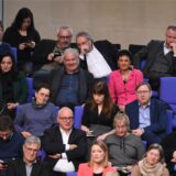Mehrere Mitglieder des BSW sitzen im Bundestag. Dazu gehören Parteigründerin Sahra Wagenknecht und Andrej Hunko, die hier nebeneinandersitzend abgebildet sind.