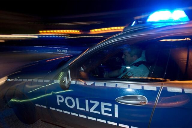 Symbolbild – ein Polizeiwagen im Einsatz