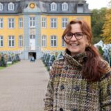 Katharina Graveland-Kuchenbäcker betreibt gemeinsam mit ihrer Schwester Karla das Schloss Beck und entwirft eine Strategie, um den Park zukunftssicher aufzustellen.