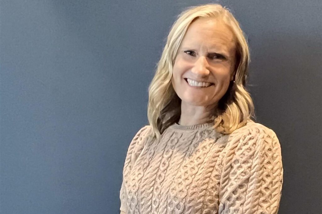 Jane Andersen, Unterstützerin der demokratischen US-Präsidentschaftskandidatin Harris, steht in Chandler im US-Bundesstaat Arizona. Jane Andersen, Unterstützerin der demokratischen US-Präsidentschaftskandidatin Harris, steht in Chandler im US-Bundesstaat Arizona.