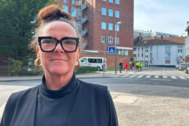 Rossi Bumann steht am Kreisverkehr in der Nähe des Drogenkonsumraums in Dortmund.