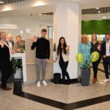 Das Team präsentiert die neu gestalteten Räume: v.L. Stefanie Kruse, Ludger Koopmann, Timo Siegers, Nasrim Sajid, Susanne Langenbach, Simone Lackmann, Kevin Kuhne