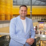 Torben Seifert steht in der Thier-Galerie am Westenhellweg in Dortmund.
