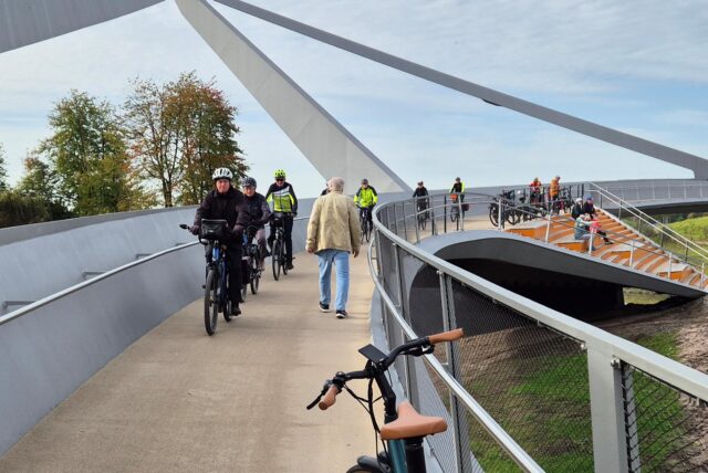 Die Breite der Emscherbrücke ist umstritten.