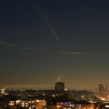 Der Komet am Horizont über Dortmund.