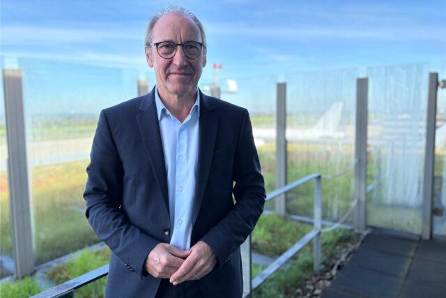 Ludger van Bebber, Geschäftsführer des Flughafens Dortmund, in einem der Konferenzräume in der zweiten Etage.