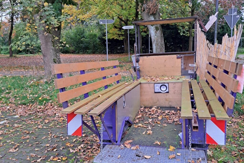 Maiwagen an der Hullerner Straße Maiwagen an der Hullerner Straße