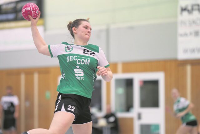 PSV Spielerin Annika Fricke beim Wurf im Spiel gegen HSG Rodgau Nieder-Roden.