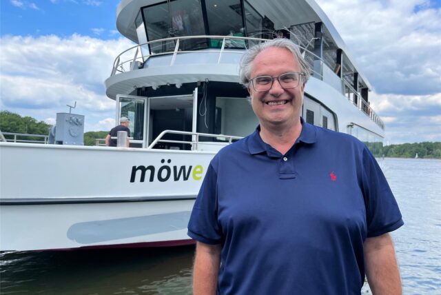 Carsten Schier vor der Möwe